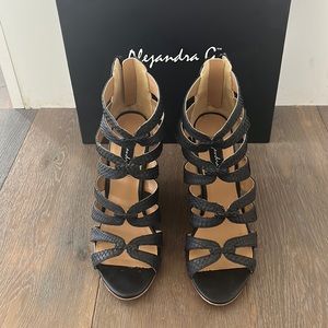 Alejandra G black cut out wedges, size 37